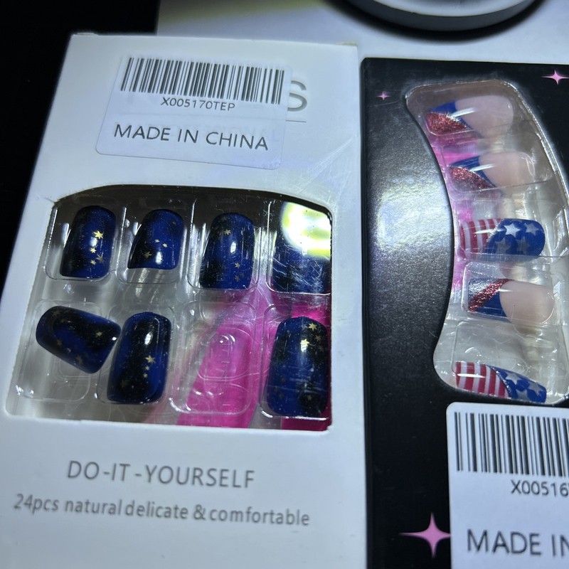 Lot Of 4  -24 Piece press On Nail Kits
