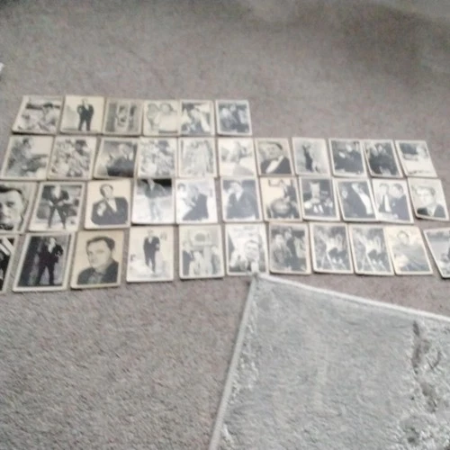 39  x Robert Vaughan & David McCallum  Signed Cards.
