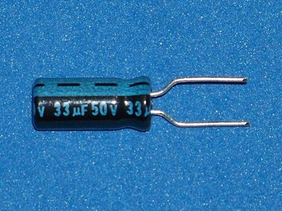 Elko, radial, 33µF (33uF) / 50V / 105°C, 20 Stk. (Ø6,3x11mm)
