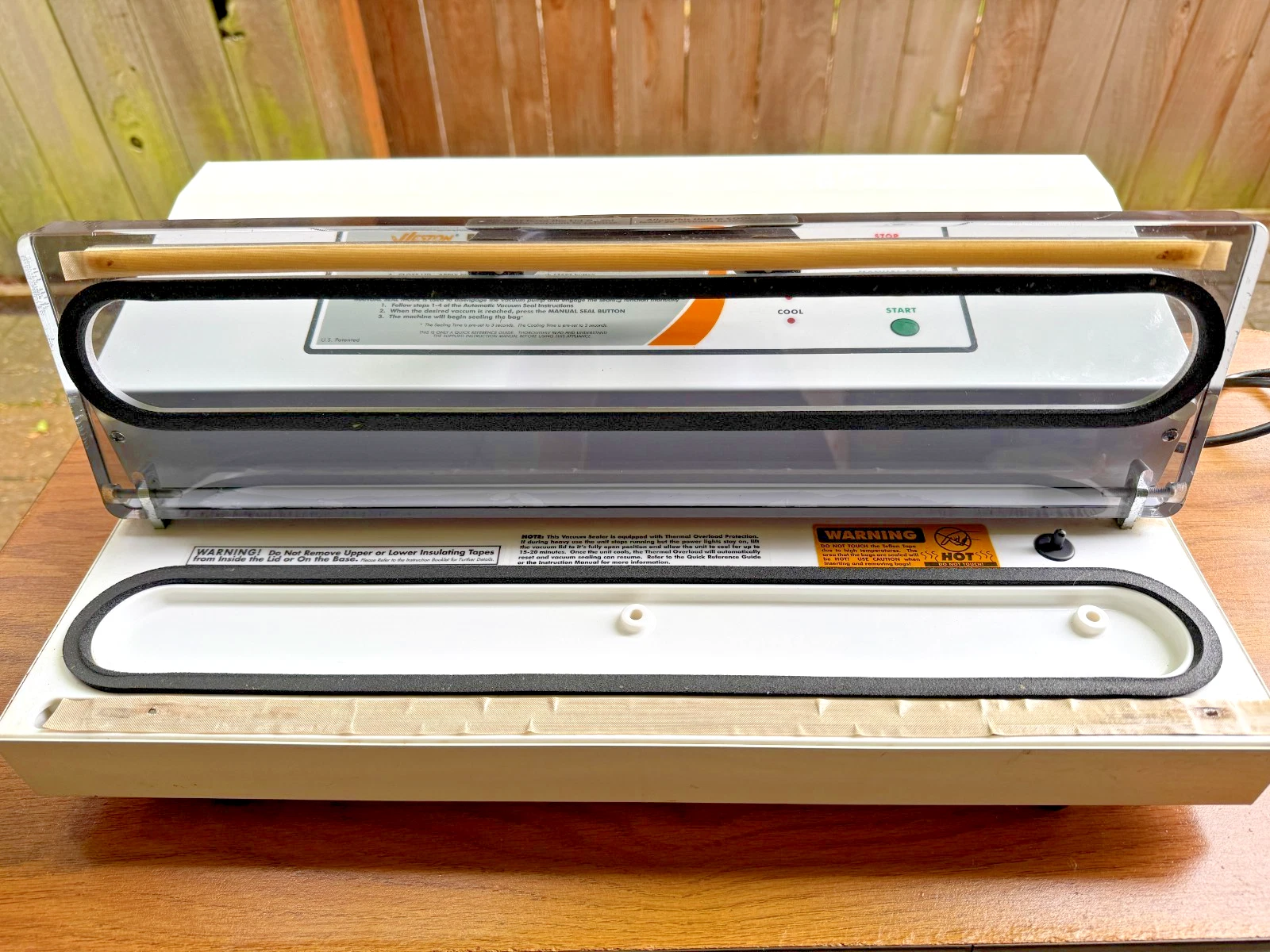 Weston Pro-2100 Vacuum Sealer used, tested & works. Good condition. Seals large