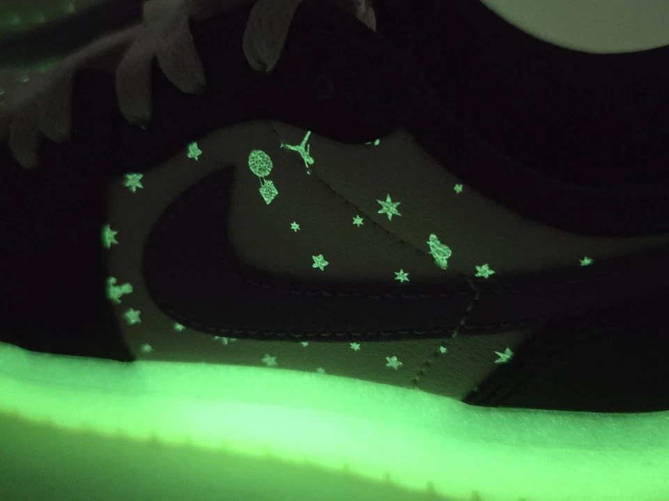 Tênis Nike Youth Air Jordan 1 tamanho 1Y retrô baixo brilho no escuro HF0411-001 - Imagem 3 de 4