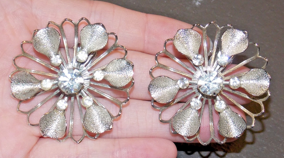 Vintage Large Clear Rhinestone Silvertone Atomic Flower  Clip Earrings Unsigned