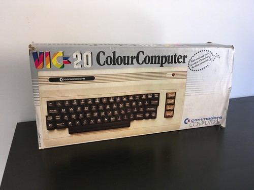 COMMODORE VIC-20 COMPUTER VINTAGE BOXED + MANUALE ITALIANO + GORF GAME CARTRIDGE - Afbeelding 5 van 8