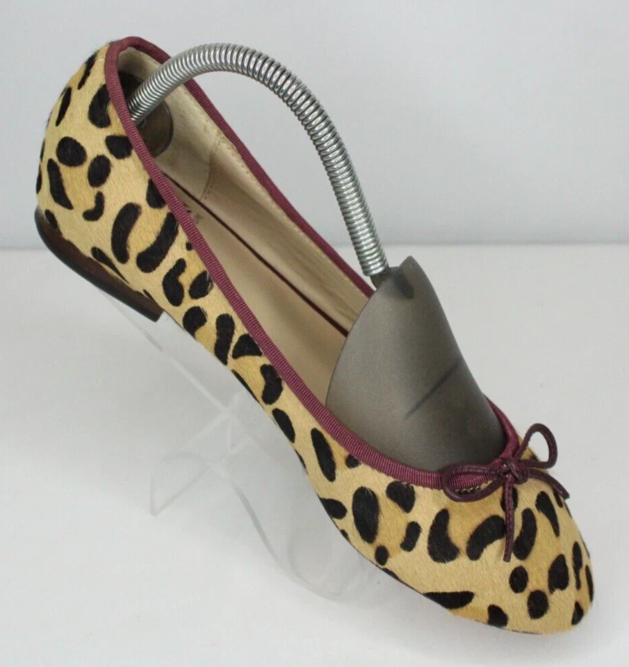 Lazo de pelo Pour La Victoire Licia Ballet Planos para mujer de cuero con estampado de leopardo 8,5 Foto 2 de 4