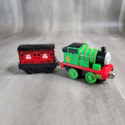 Thomas Take Along N Play Pull N Zoom Percy & Mail Coach Train Car Magnetic 2011