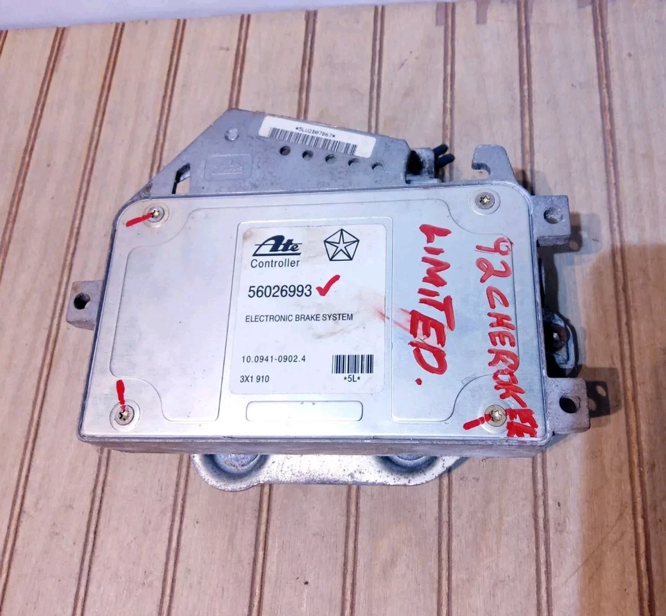 Jeep Cherokee 1992-1995 sistema de frenos antibloqueo (ABS) identificación de computadora 56026993 y más Foto 2 de 4