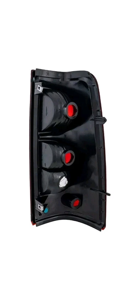 Lámpara de luz trasera para 04-06 Chevrolet Silverado 1500 Fleetside lado del conductor halógena Foto 3 de 4