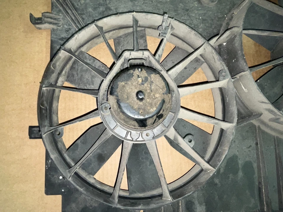 Ventilador y cubierta del radiador Corvette C5 GM 97-04 Foto 2 de 4