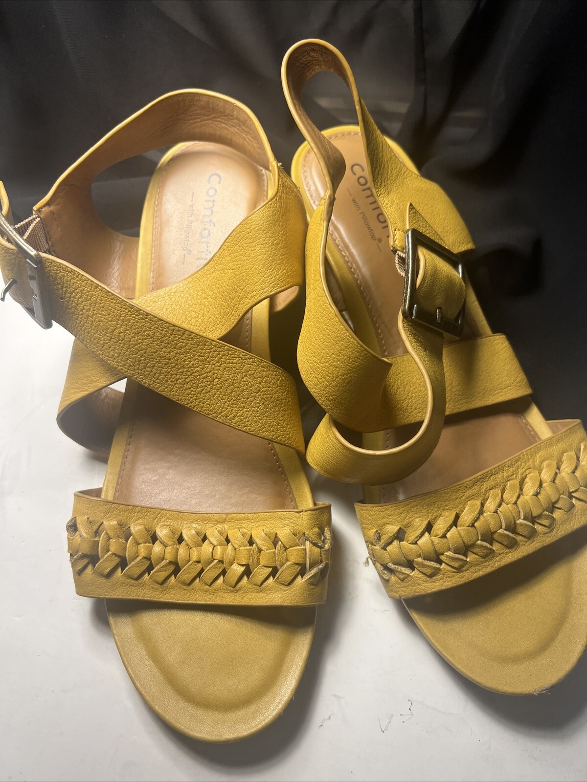 APL Sandali con zeppa e cinturino Comfortiva pelle giallo senape US 9W