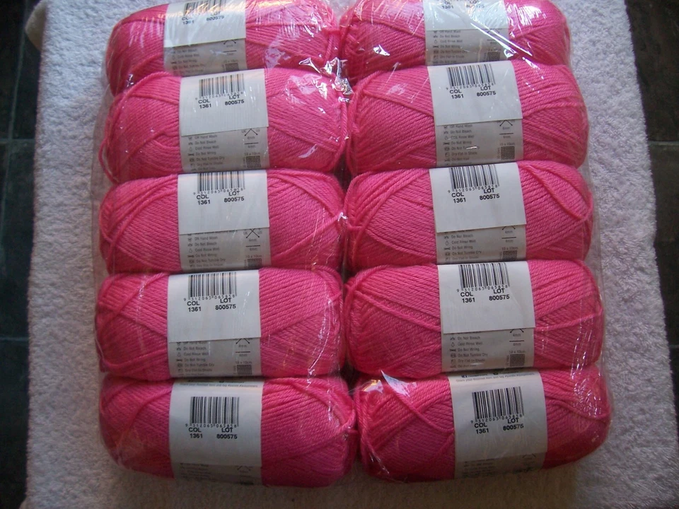 BNIP Panda Magnum Soft Pink 8 Ply Acrylic Yarn 10 Balls - image 2 of 2
