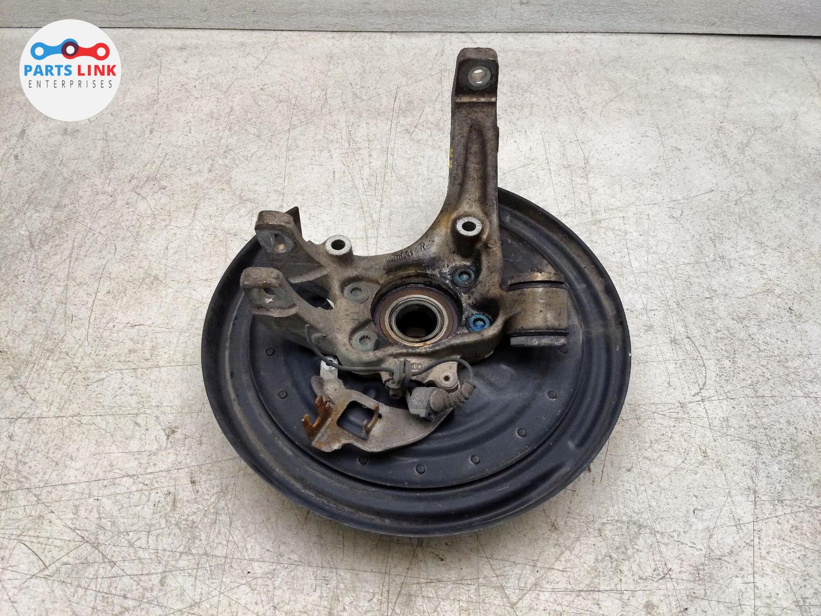 Bentley Continental Flying Spur 2006-2012 Rear Right Steering wheel hub