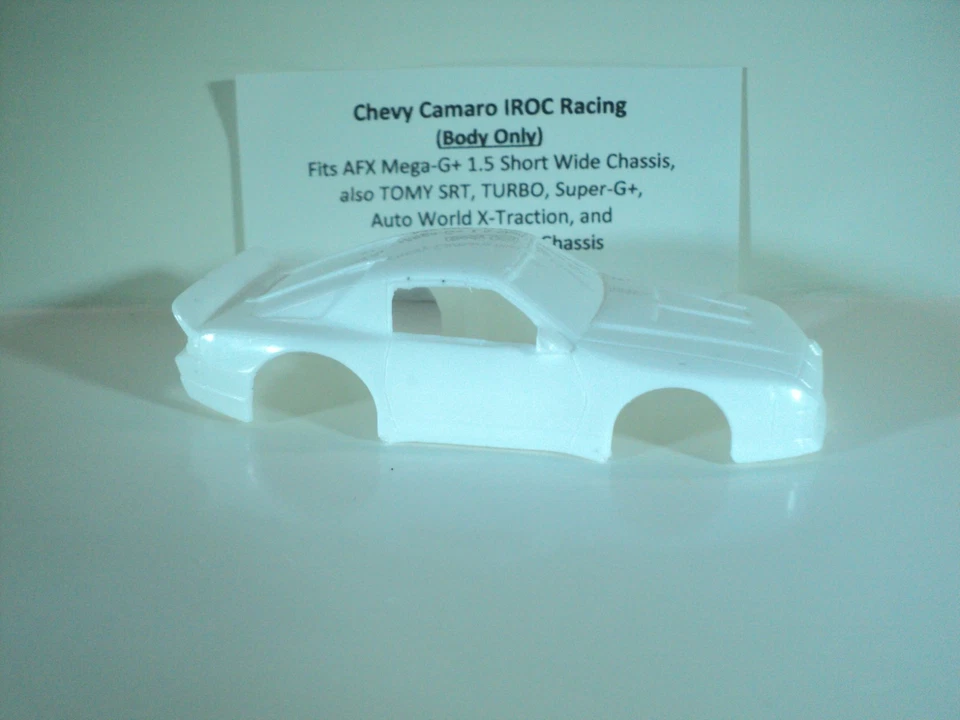 Carrocería de auto ranura de resina HO Chevy Camaro IROC negra TOMY Mega-G+ chasis corto 1,5 Foto 3 de 4