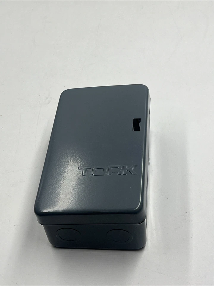 Interruptor de tiempo multivoltio Tork 1109A 120/208-277V caja metálica interior Foto 2 de 3