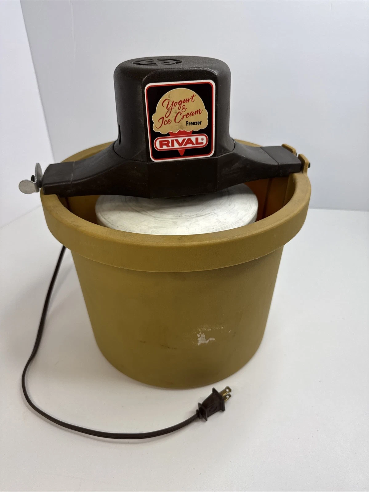 Rival Ice Cream Yogurt Freezer Maker 4 Quart Made USA Powerful Vintage Complete