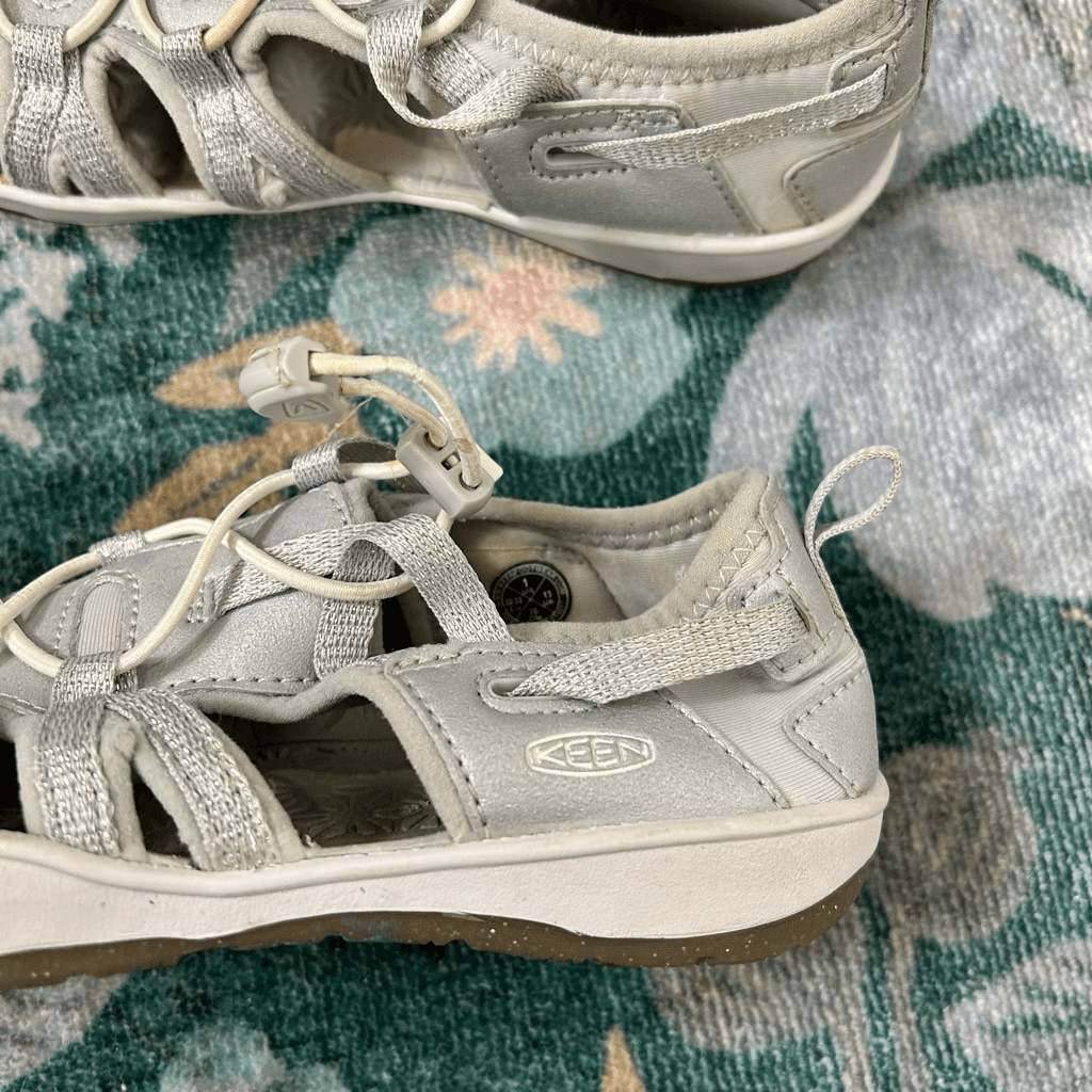 Keen Ragazze Moxie Sandalo Impermeabile Outdoor Escursionismo Gioco Scarpe Acqua Argento Tg 1