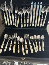 International Stoneware Marmalade Geese And Apples set of 27 comes in case