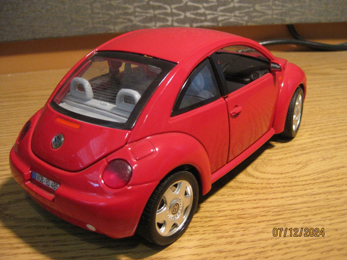 Burago ブラーゴ ニュー ビートル 1998 1/18 1998 VOLKSWAGEN NEW BEETLE , IN RED , BY , BURAGO , NO