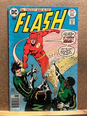 THE FLASH - # 245 - NOVEMBER 1976 - VG+/FN-