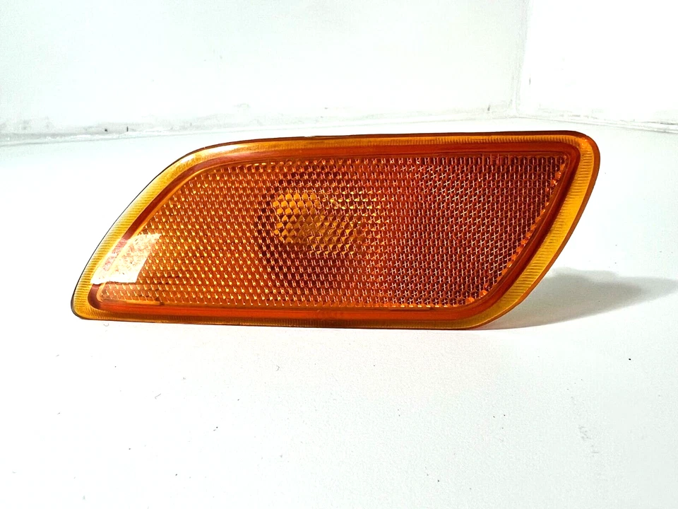 Luz reflectora de marcador lateral para conductor izquierdo para Ford Focus 2000-2007 (sin paquete de aplicaciones) Foto 2 de 4