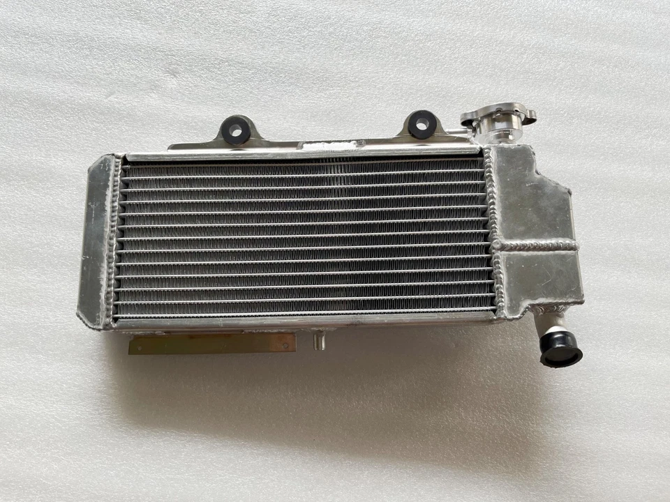 👍Radiador de aluminio compatible con BMW F650 GS / F650 CS / G650 GS 1999-2016 17117652234 Foto 3 de 4