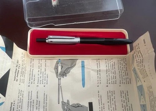 🔴 Pelikan Stylo-Plume Sphère 3 x1 Couleurs Recharge Bariolé Noir-Vert-Rouge Cru - Photo 10 sur 11