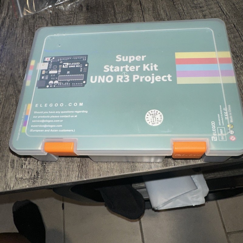 ELEGOO Super Starter Kit - Uno R3 Project Arduino Kit New - New - box damaged