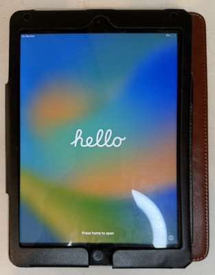 Apple iPad (5th Gen.) 32GB Silver with Gray Case Bundle (Parts Only)