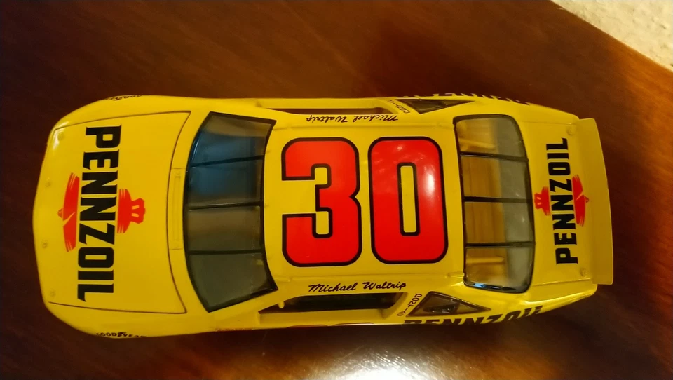 Nascar 1:18 Pontiac Grand Prix Modell Michael Waltrip Pennzoil #30 Metall  - Bild 4 von 4