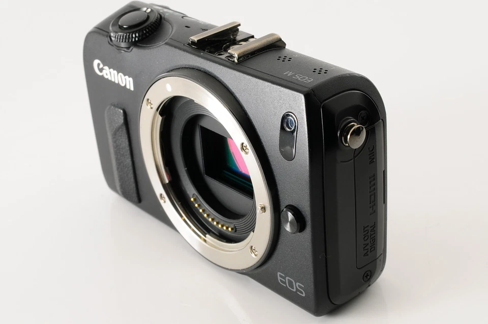 [MINT]Canon EOS M with 15-45mm F3.5-6.3 IS STM Lens Mirrorless Camera From JAPAN - Image 4 of 4