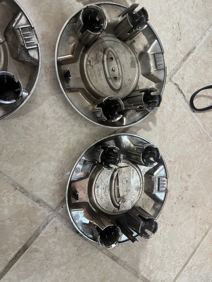 Оригинальный хромированный центральный колпак для Ford F150 2009-2014 годов выпуска - 9L34-1A096-AC - Изображение 2 из 4