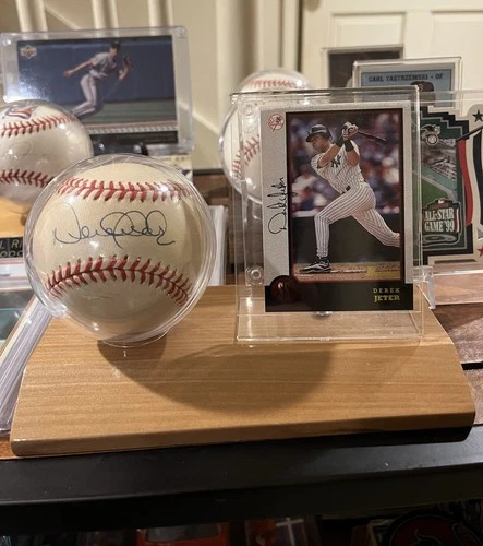 DEREK JETER - SIGNED / AUTOGRAPHED RAWLINGS OFFICIAL AMERICAN LEAGUE BASEBALL