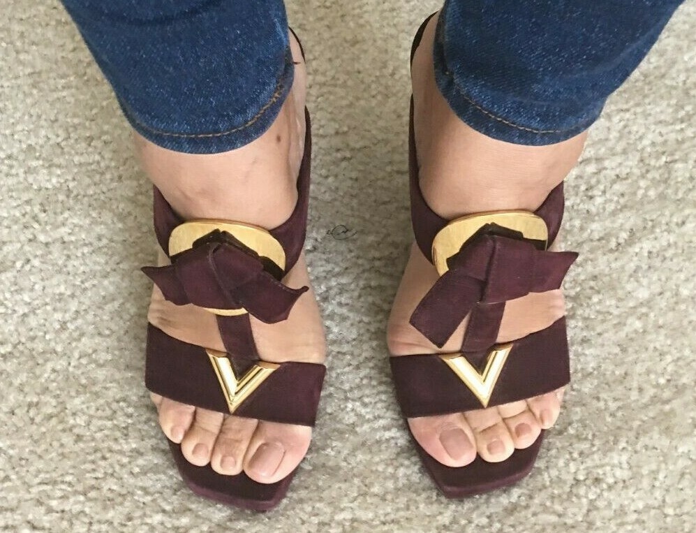 LOUIS VUITTON バーガンディ ハイヒール Authentic Louis Vuitton Burgundy Suede High Heel Sandals US