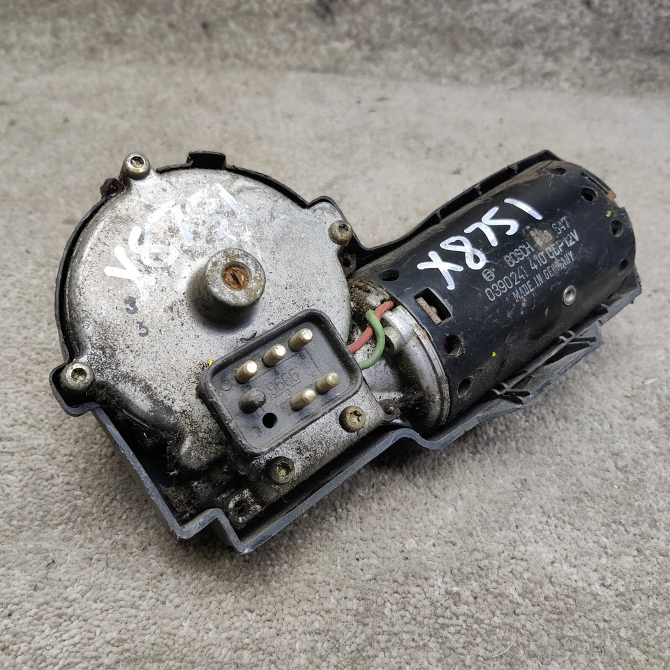 Mercedes W124 Windscreen Wiper Motor RHD Bosch 0390241410 Windshield - Image 1 of 4