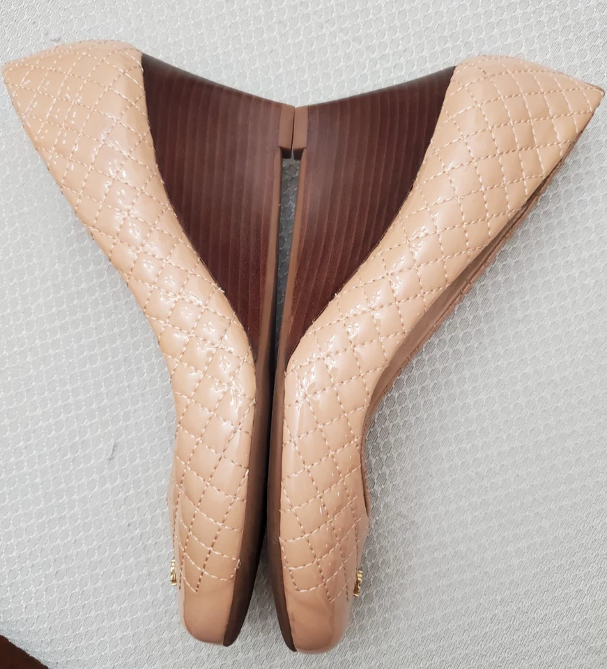 Tory Burch Quilted Nude Leather Wedge Heels Gold Logo Classic Style Women's 9M - Image 4 of 4