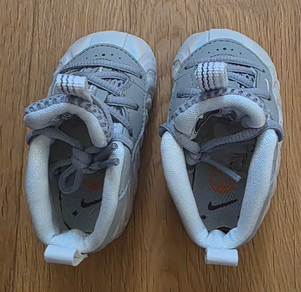 Nike Baby Lil' Posite One KSA (CB) ~ Gris Humo y Blanco ~ Talla 3C Foto 4 de 4