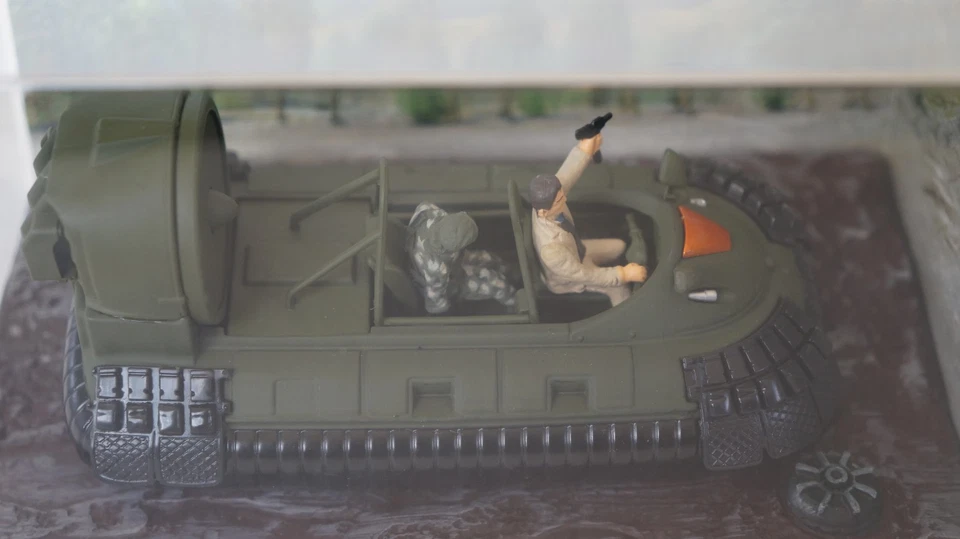 JAMES BOND Modellauto Collection HOVERCRAFT aus Stirb an einen anderen Tag - Bild 3 von 4