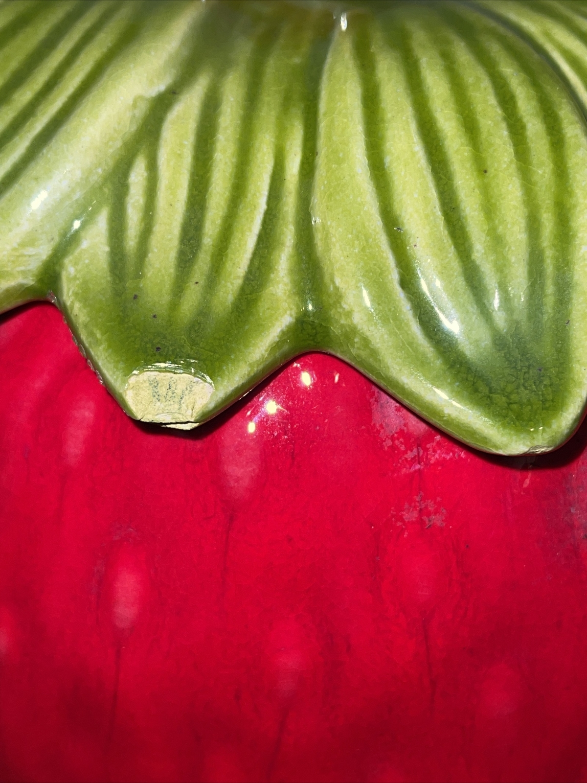 STRAWBERRY COOKIE JAR USA CALIFORNIA POTTERY 8215 RED GREEN LID BROWN