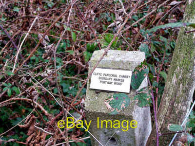 Foto 6x4 Grenzmarkierung Cliffe Woods Nahaufnahme des Bildes [[642002]] um 2007