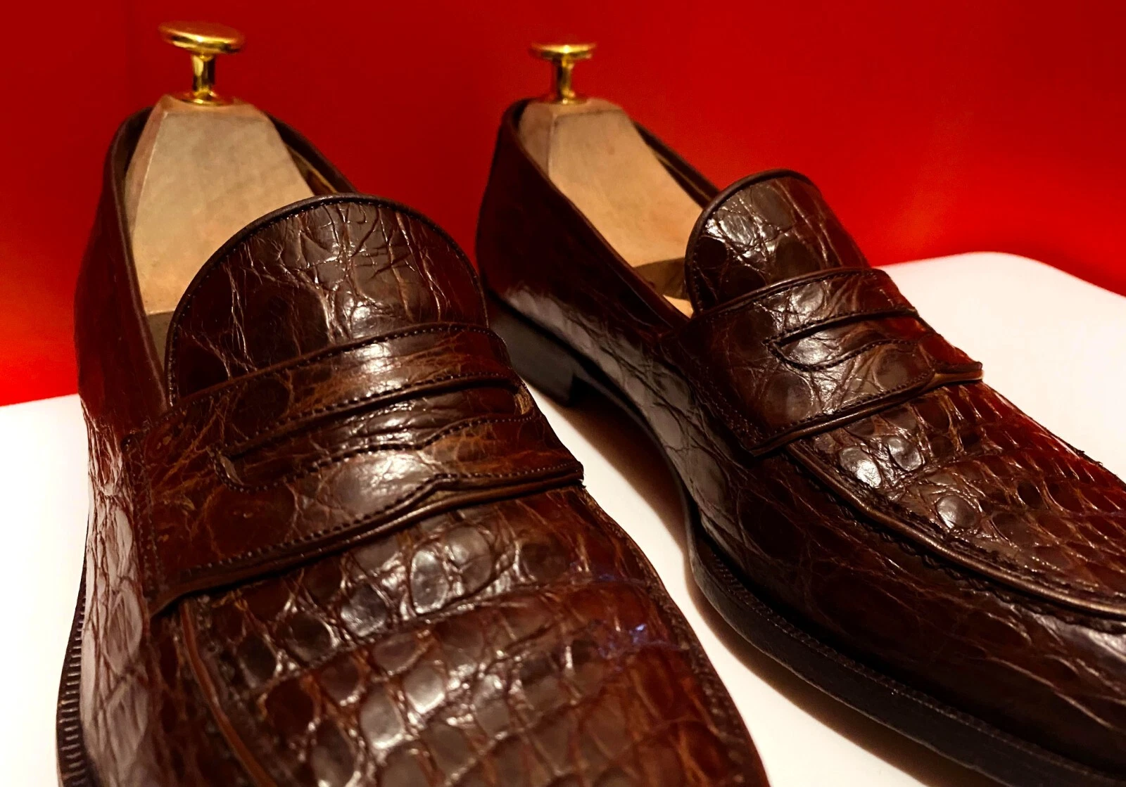 2889, !! MOCASSINS HOMME GUCCI CUIR CROCODILE/ALLIGATOR MARRON TAILLE 39,5 D