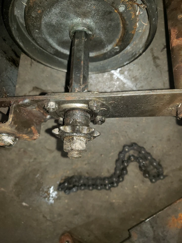 Conjunto de tracción de rueda de goma para soplador de nieve Bolens 75 01 vintage y cadena articulada 75 AMF Foto 4 de 4