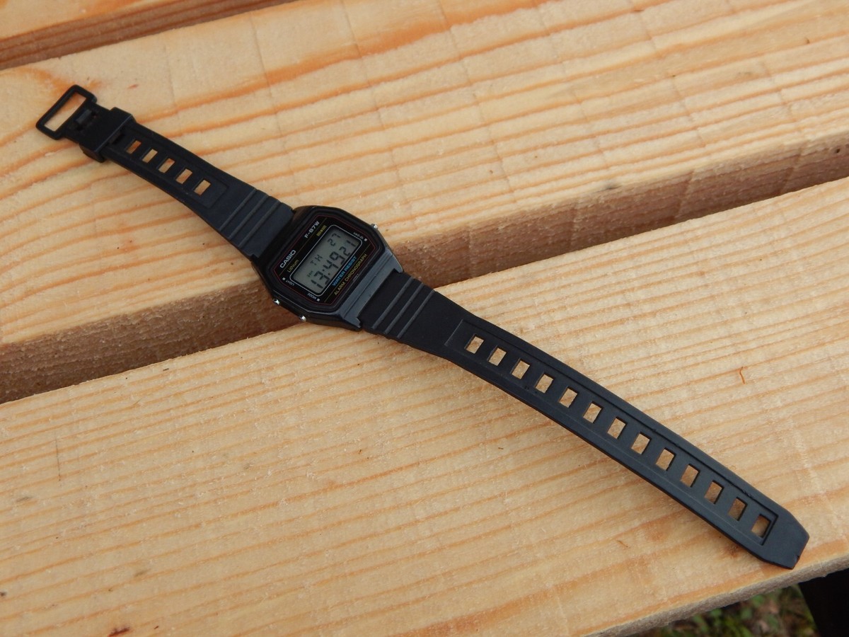 Vintage 80's Casio Wrist Watch F - 87 W Japan module 415 Rare