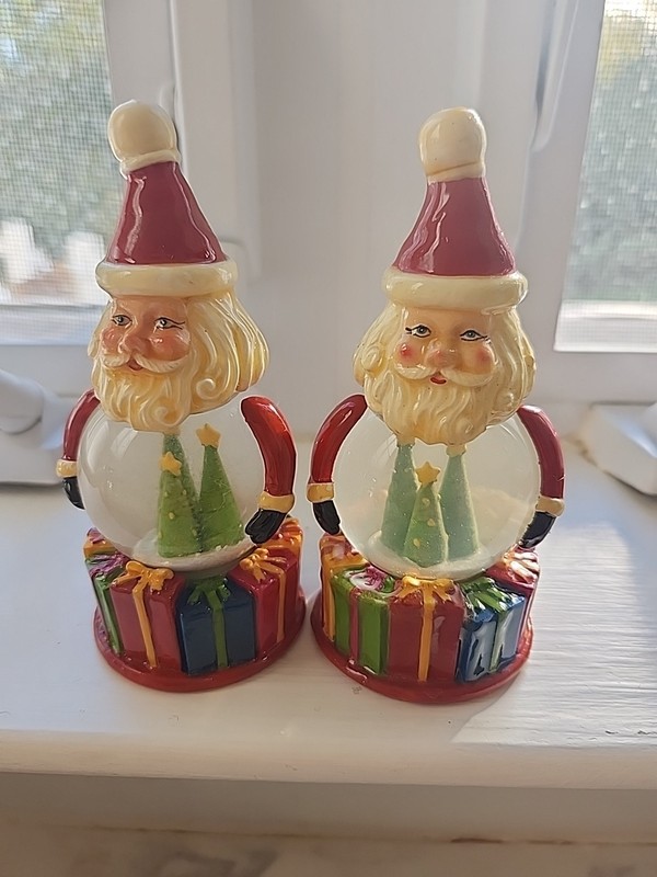 Neiman Marcus Santa Claus Christmas Salt and Pepper Shakers Snow Globes Used
