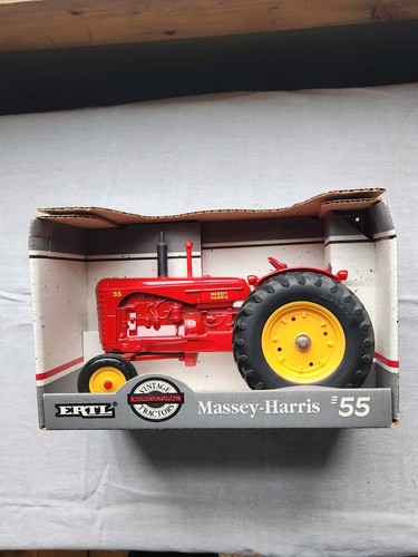 Ertl 1/16 Massey Harris 55 NIB 1993