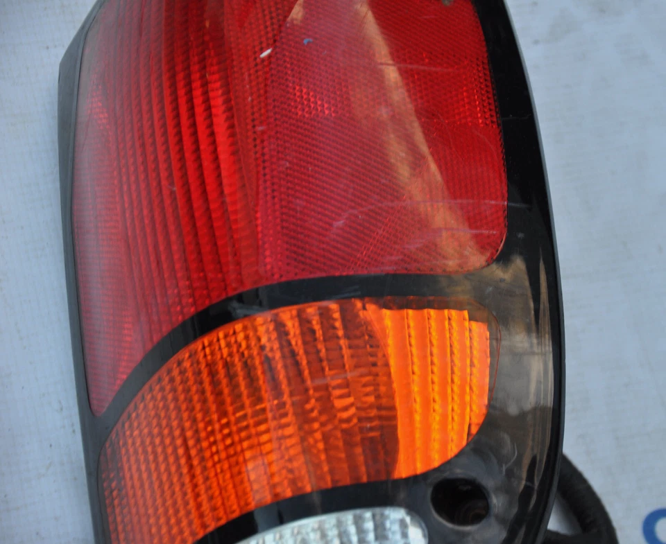 1995 Mazda B2300 2,3 л правый задний фонарь объектив RH задний фонарь царапины б/у TYC - Изображение 3 из 4
