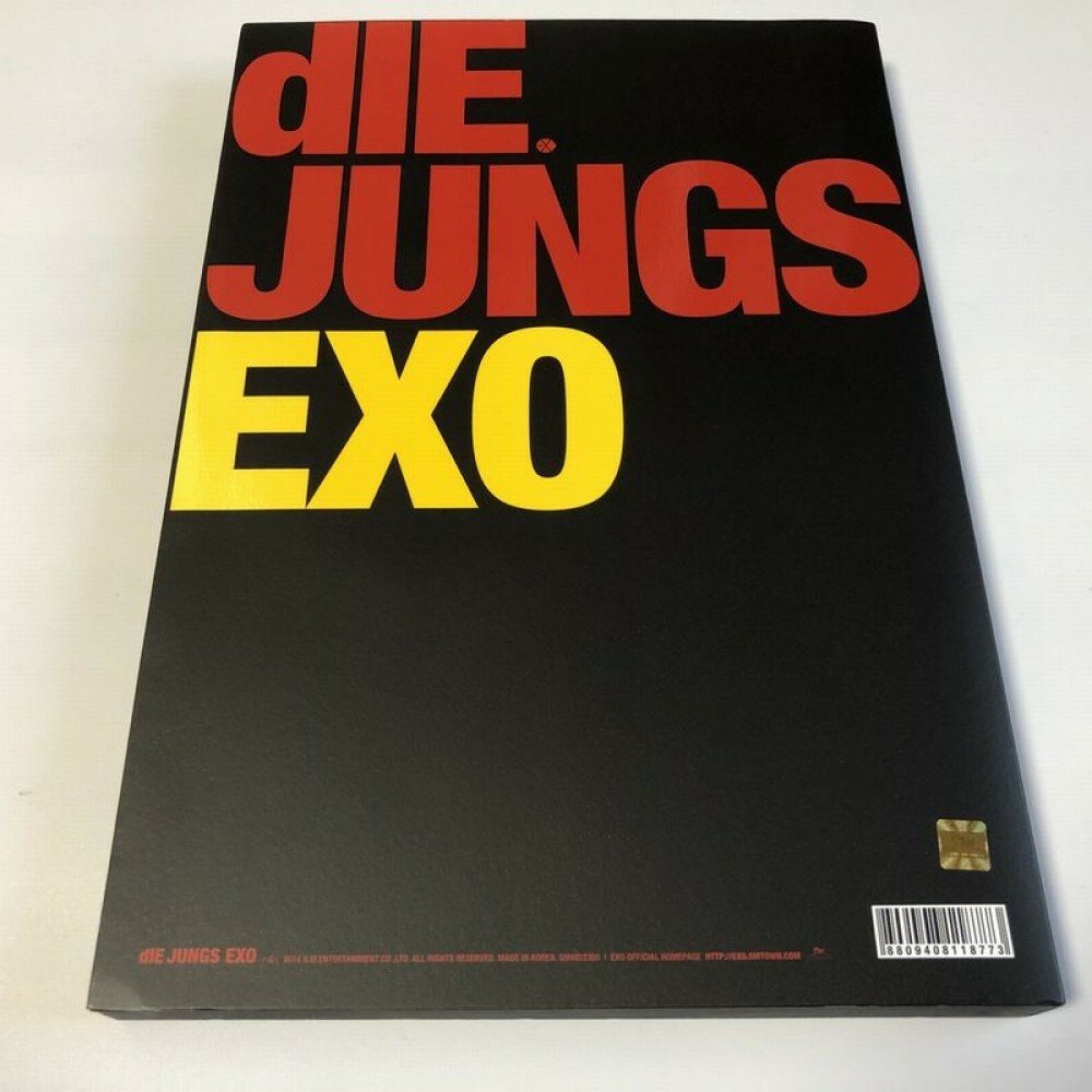 EXO DIE JUNGS 写真集+DVD プレミアムセット EXO Die Jungs Limited Edition Photo Book & CD Set