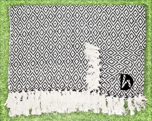 New Sofa Throw White & Black Bedcover Beautiful Soft Cotton Blanket Indian Couch - Picture 3 of 6