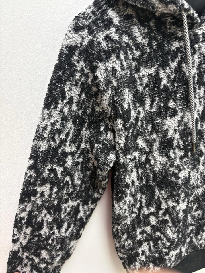Sudadera con Capucha Athleta Tugga Sherpa Para Mujer S Gris Negra Estampado Animal Polar Sudadera Foto 2 de 4