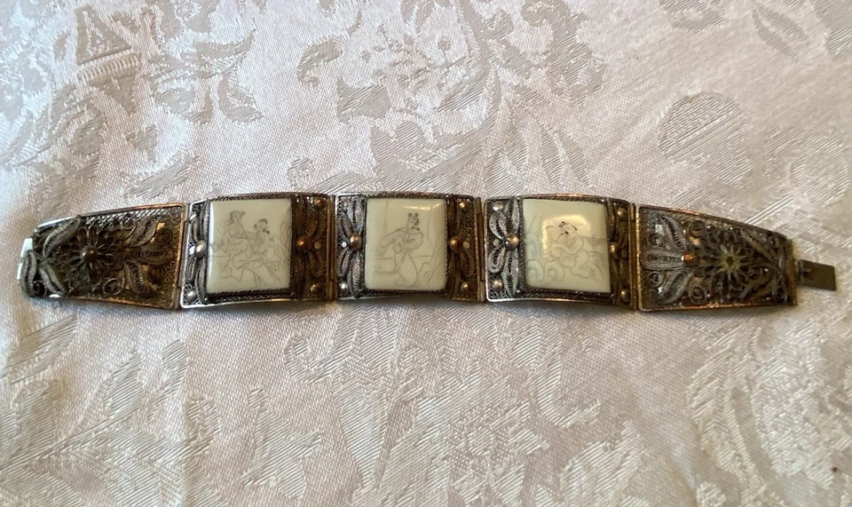 Antigua pulsera china con panel de jade blanco tallado en filigrana Foto 2 de 4