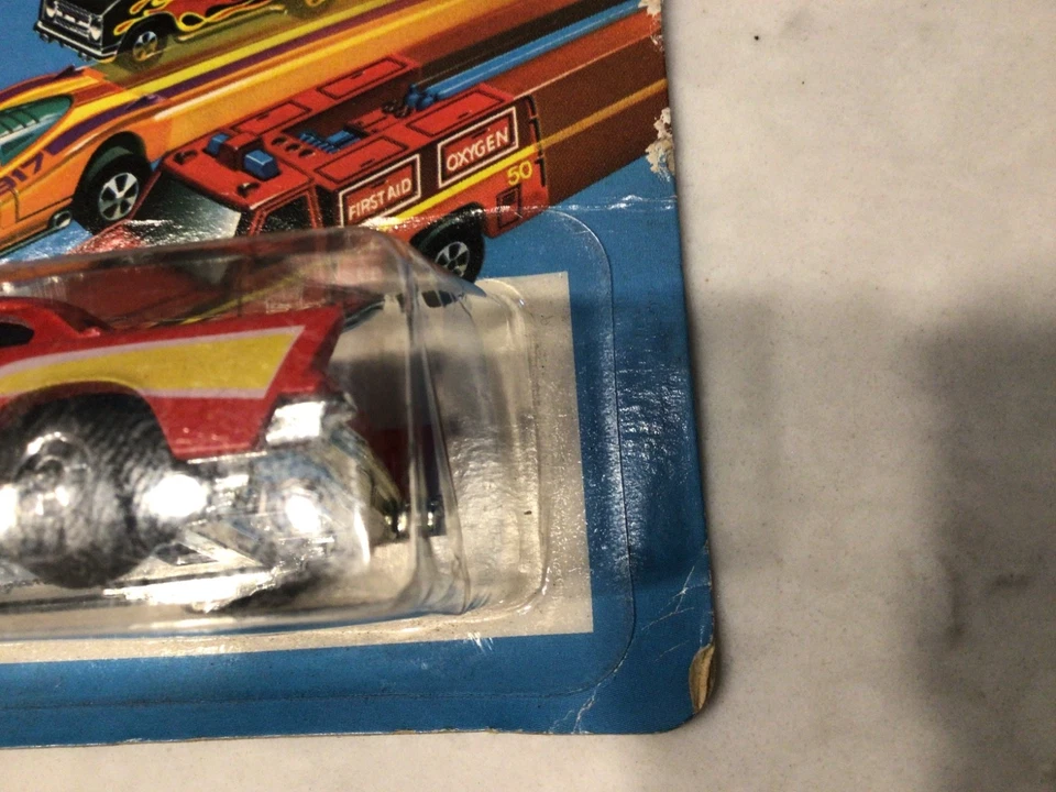 1975 HOT WHEELS FLYING COLORS 57 CHEVY ON ORIGINAL CARD OLD  STORE STOCK - Image 4 of 4