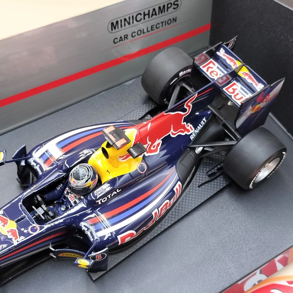 MINICHAMPS 1/18 Re Bull Racing Sebastian Vettel 2010 Show car RB6 150100075 - Image 4 of 4